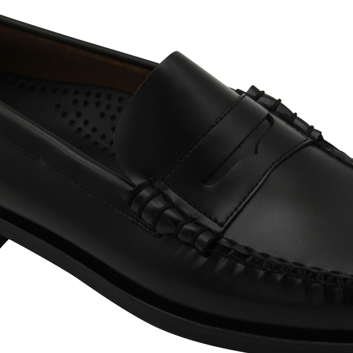 Polished Leather Flat Shoes With Moccasin Stitching