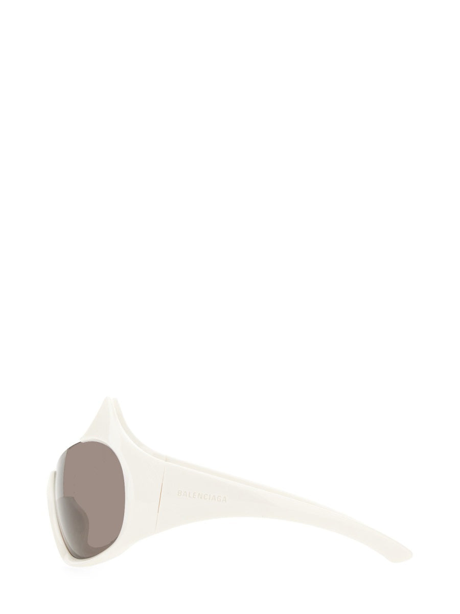 Cat-Eye Sunglasses with Distinct Side Logo