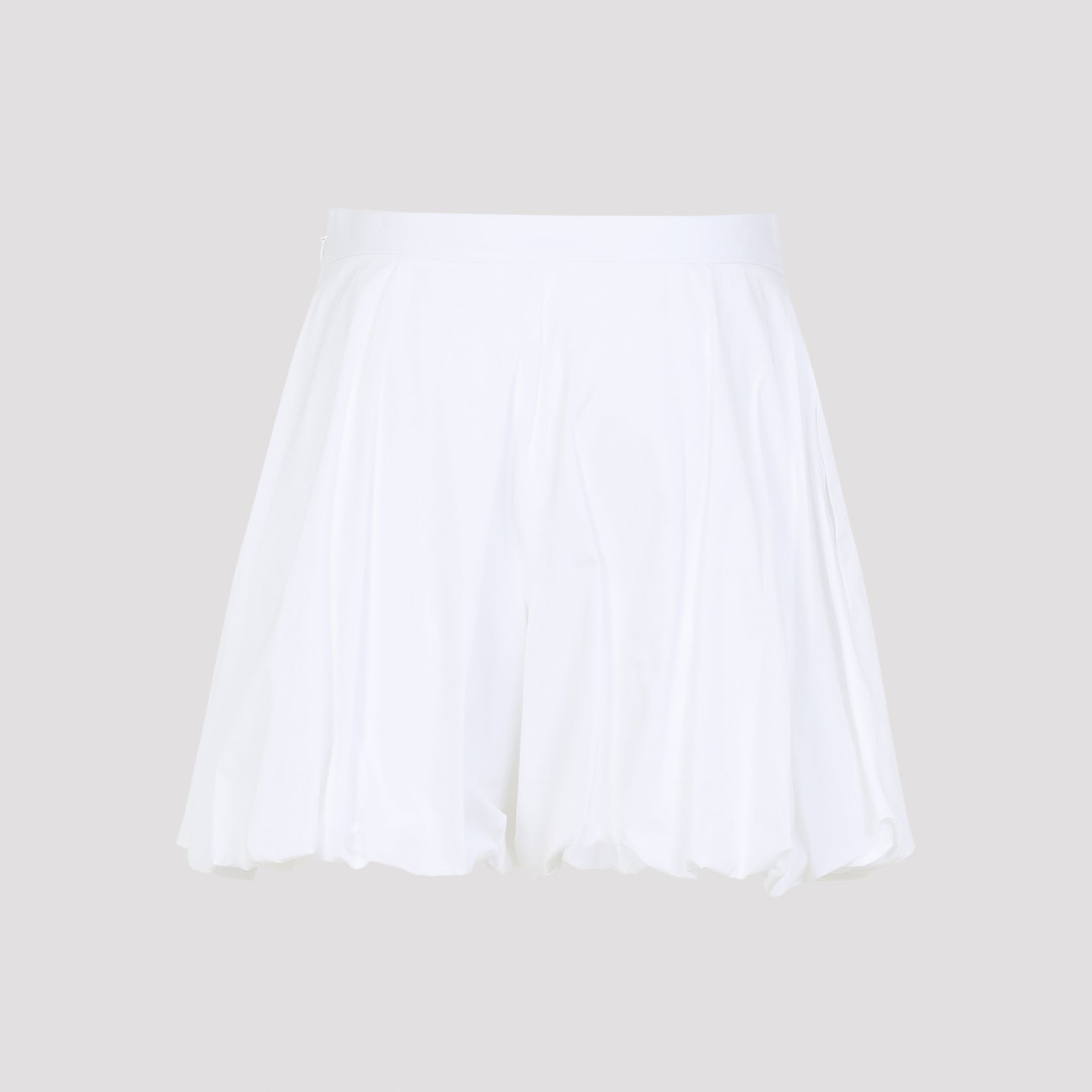 Pleated White Cotton Bermudas With Voluminous Silhouette
