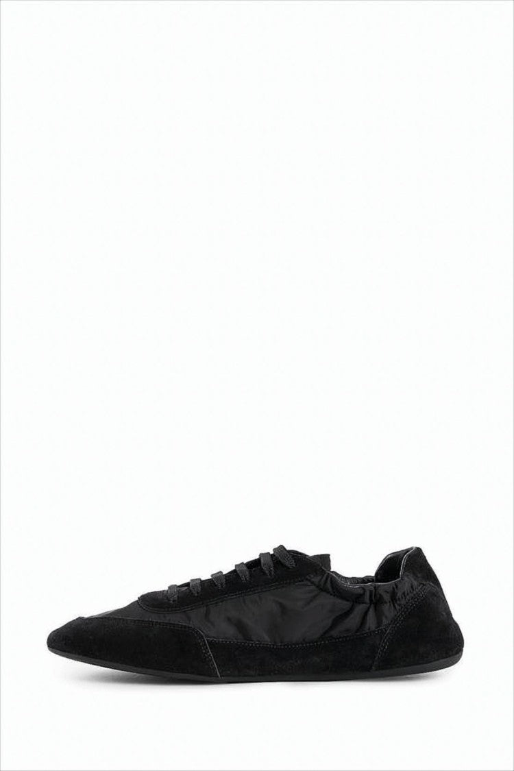 Low-Profile Black Sneakers With Suede Panels