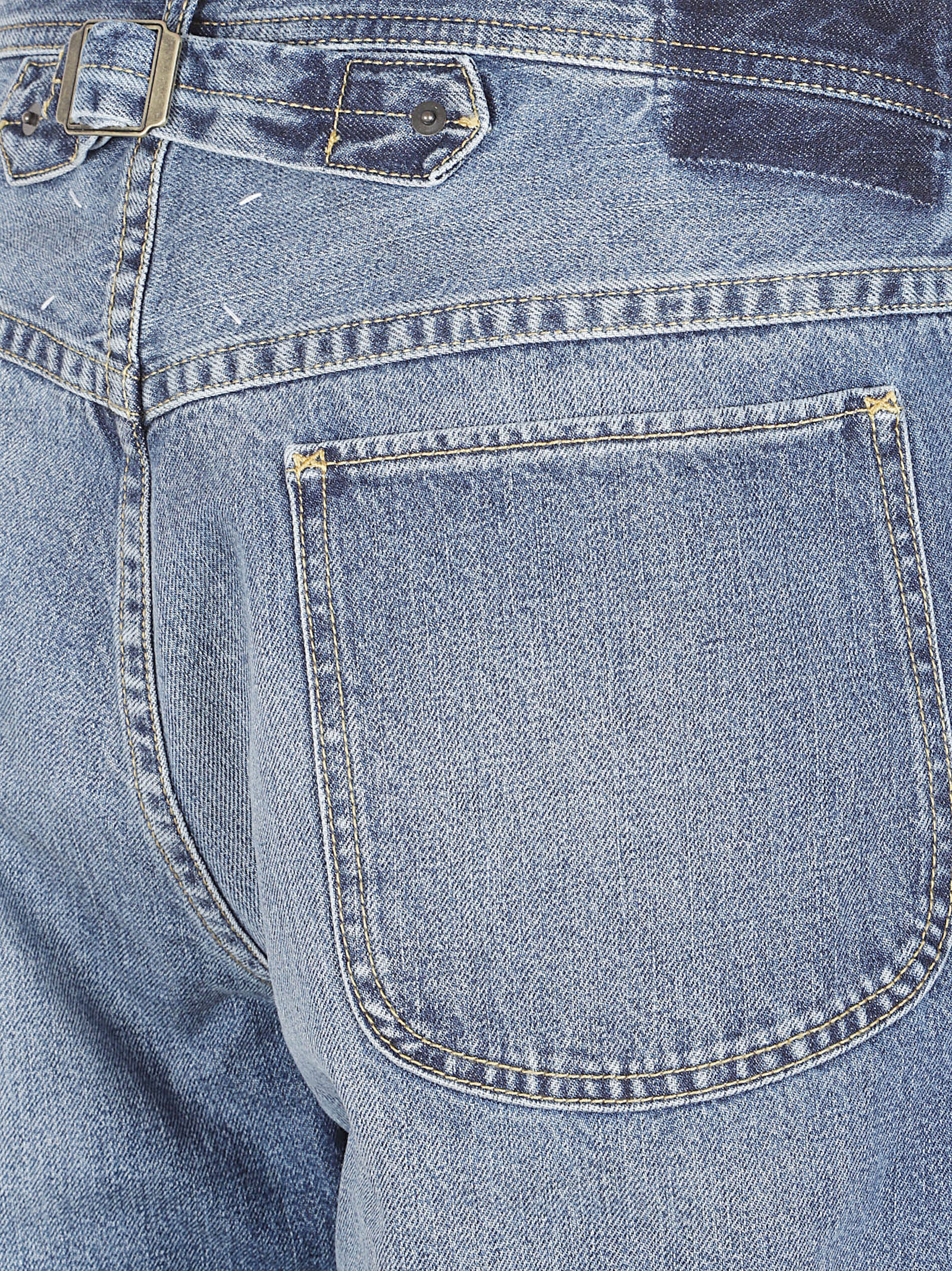 Classic Straight-Leg Jeans with Distinctive Buckle Detail