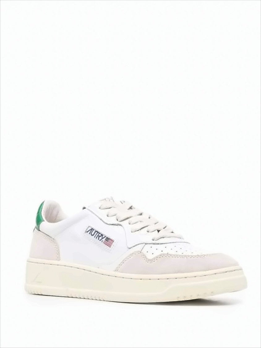 Low-Top White Leather Sneakers with Suede Detailing