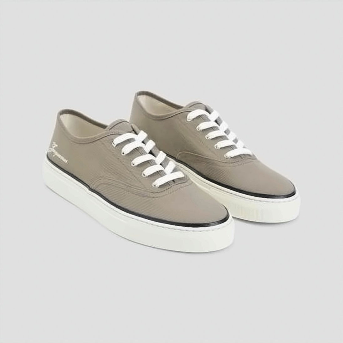 Minimalist Low-Top Sneakers with Embroidered Detail