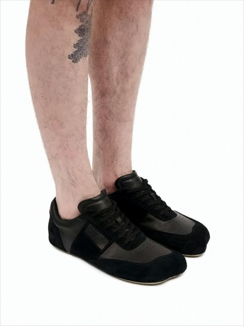 Low-Profile Black Sneakers with Suede Panels