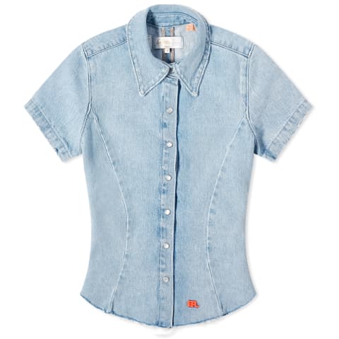 Fitted Short-Sleeve Denim Shirt with Classic Collar and Logo Patch