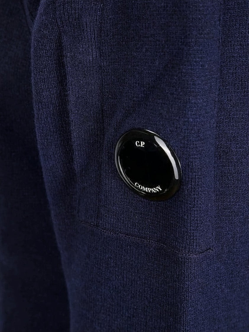Minimalistyczna Bluza z Okrągłym Dekoltem, Raglanowymi Rękawami i Naszywką z Logo