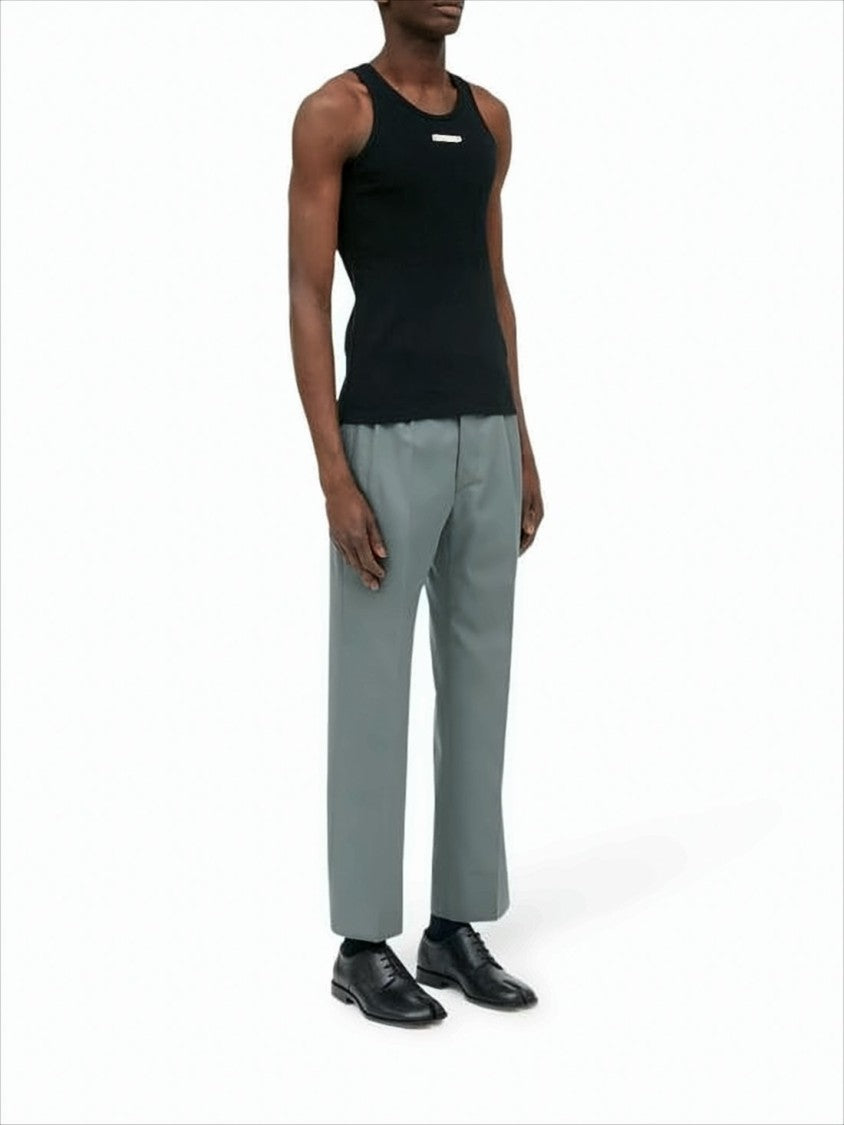 Fitted Sleeveless Ribbed Tank Top With Rectangular Plaque