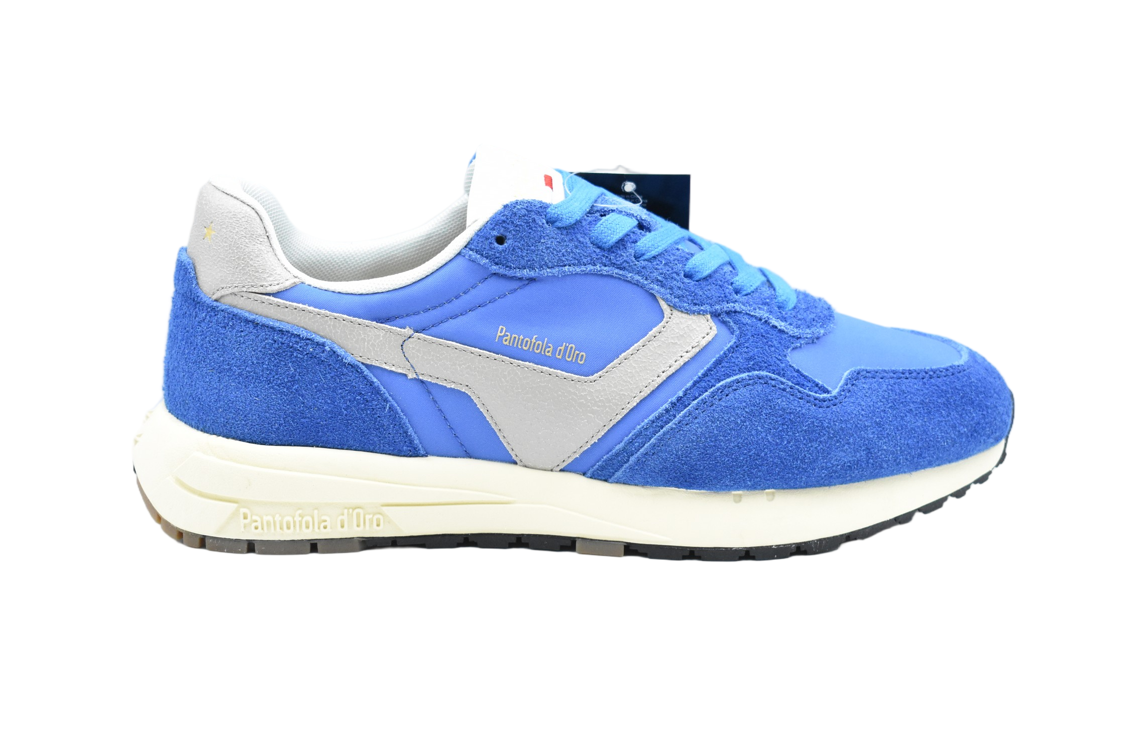 Low-Top Sneakers With Classic Lace Design And Textured Grip