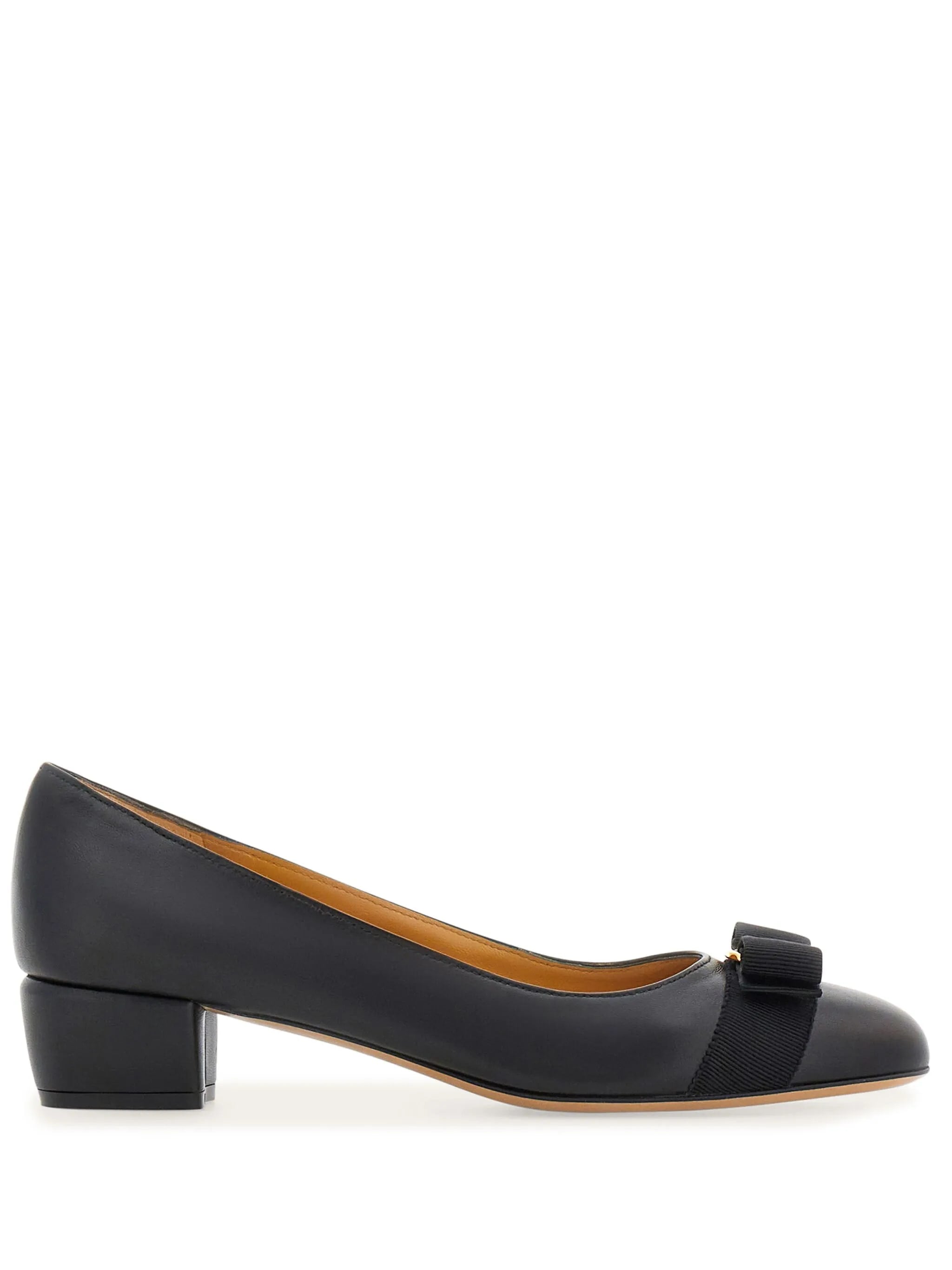 Black Vara Soft Low-Heeled Leather Flats