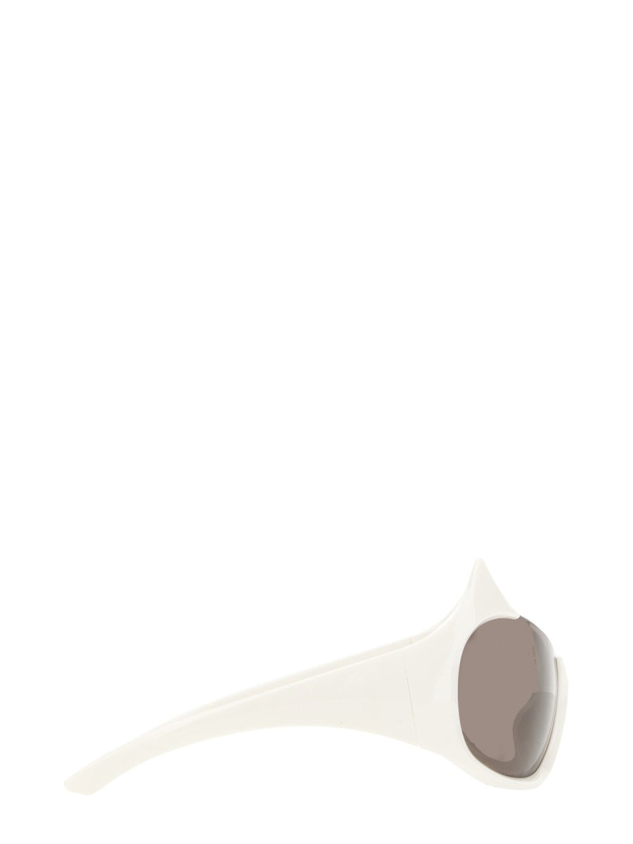 Cat-Eye Sunglasses with Distinct Side Logo