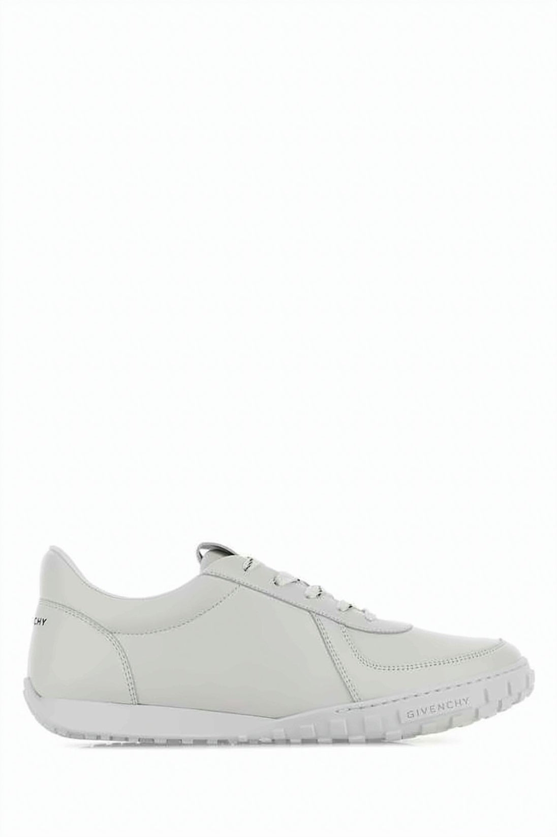 Smooth White Leather Sneakers with Textured Sole