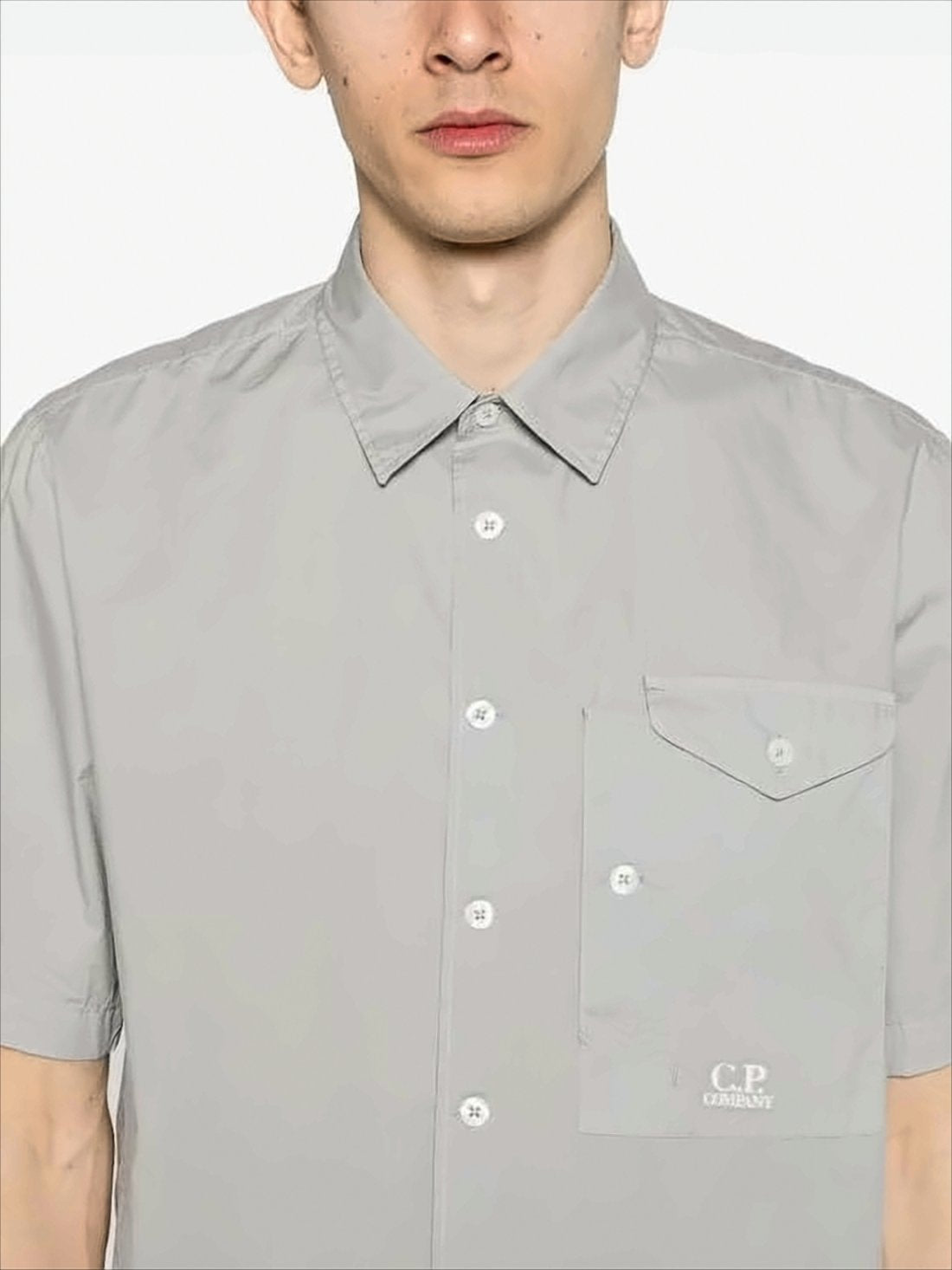 Boxy-Fit Short-Sleeve Shirt with Classic Collar and Flap Pocket