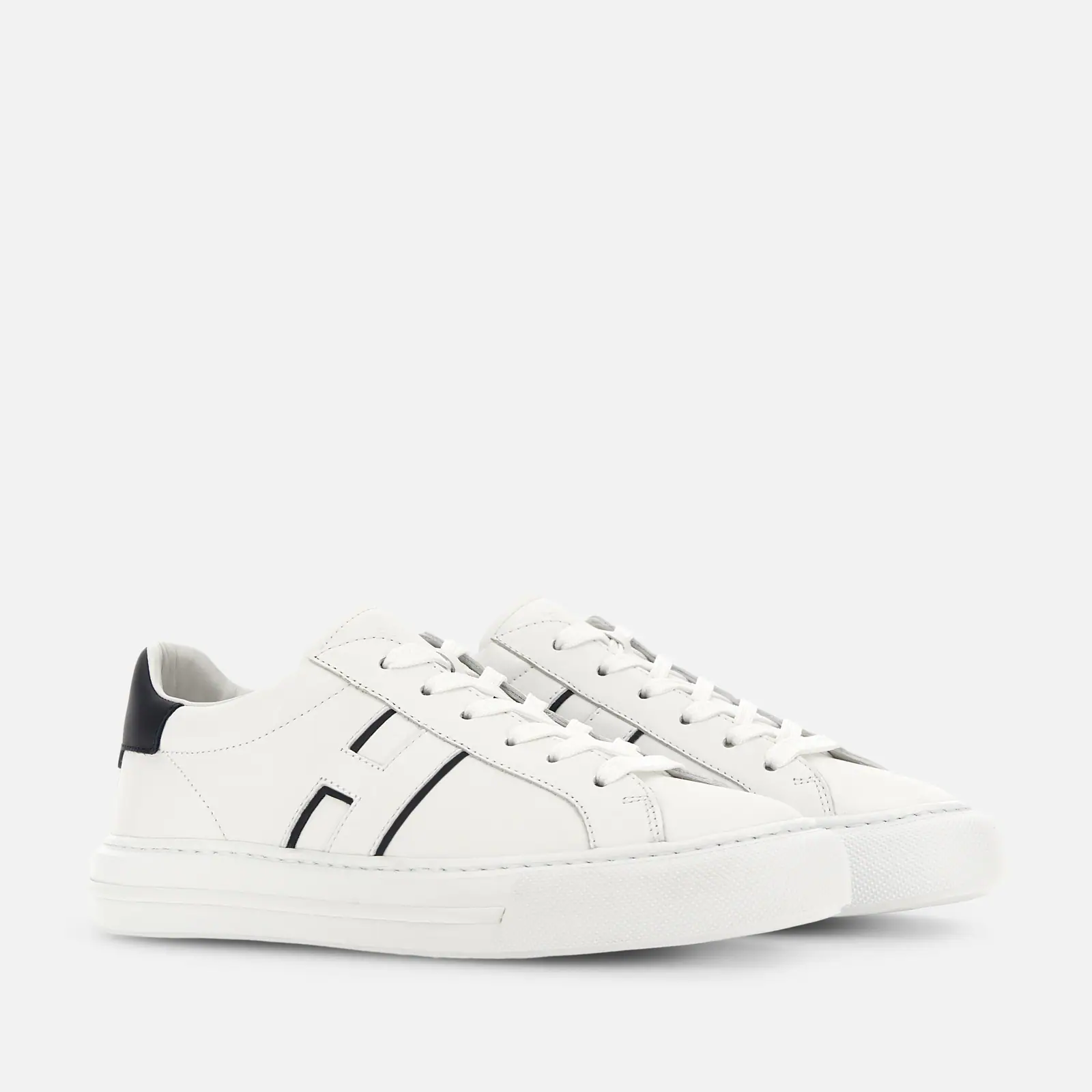 Refined Lace-Up Shoes With Distinctive 'H' Detail