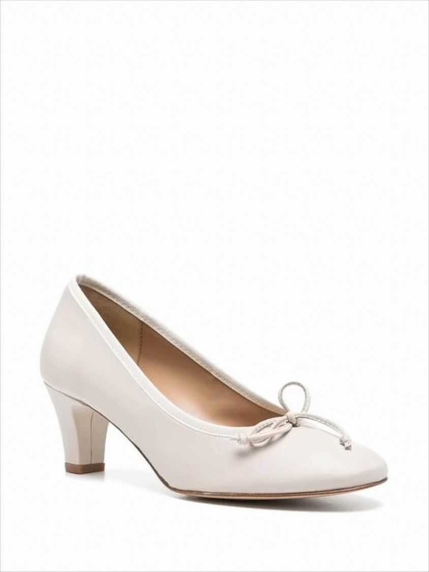 Elegant Low-Heeled Pumps With Bow Detail