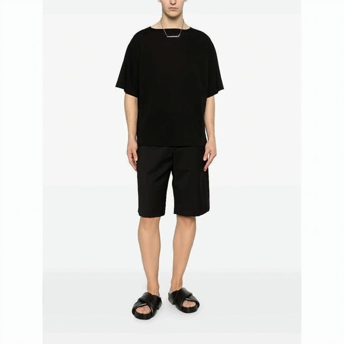Minimalist Lightweight Black T-Shirt with Round Neckline