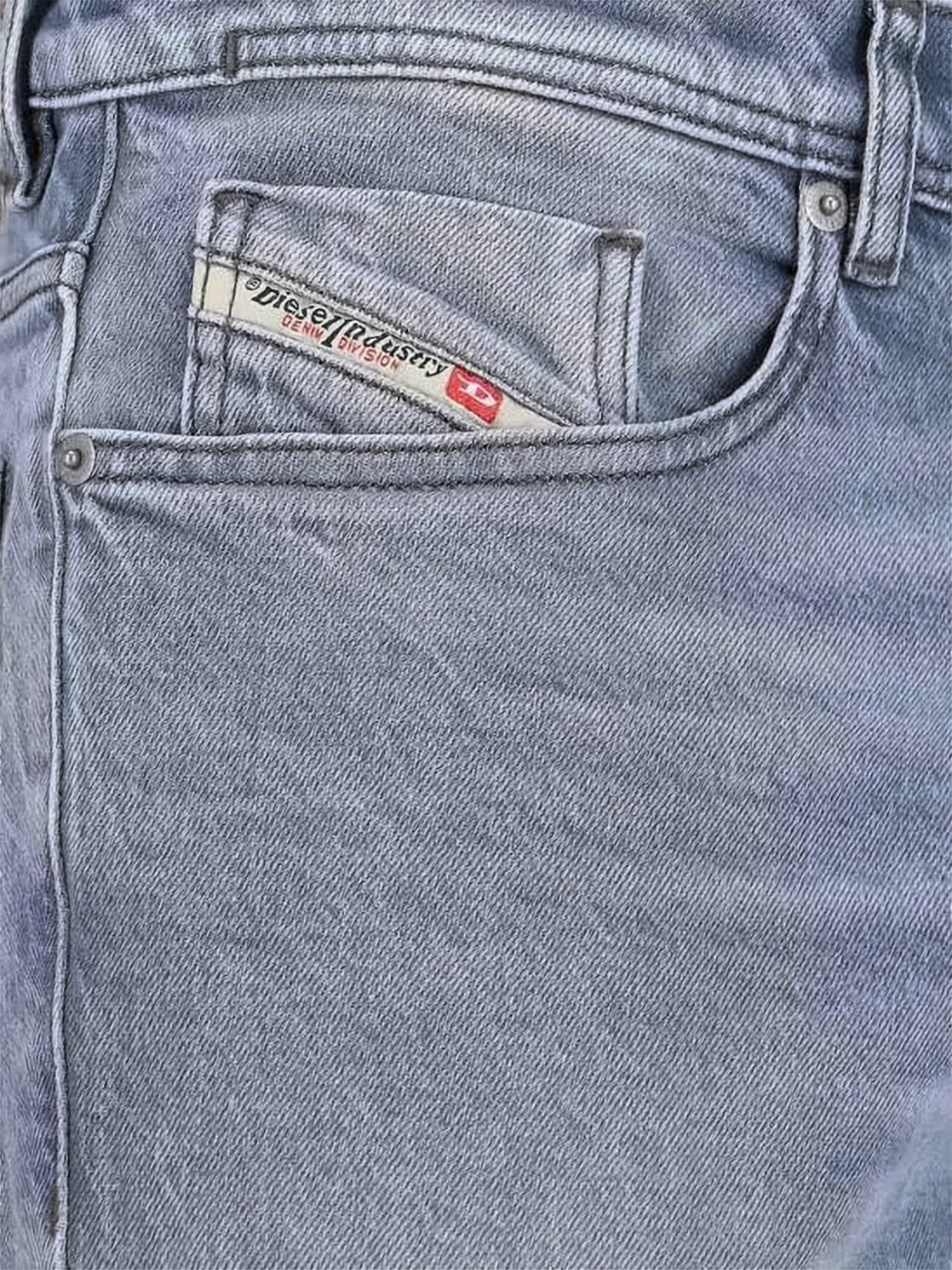 Mid-Rise Straight-Leg Denim Pants with Classic Five-Pocket Design
