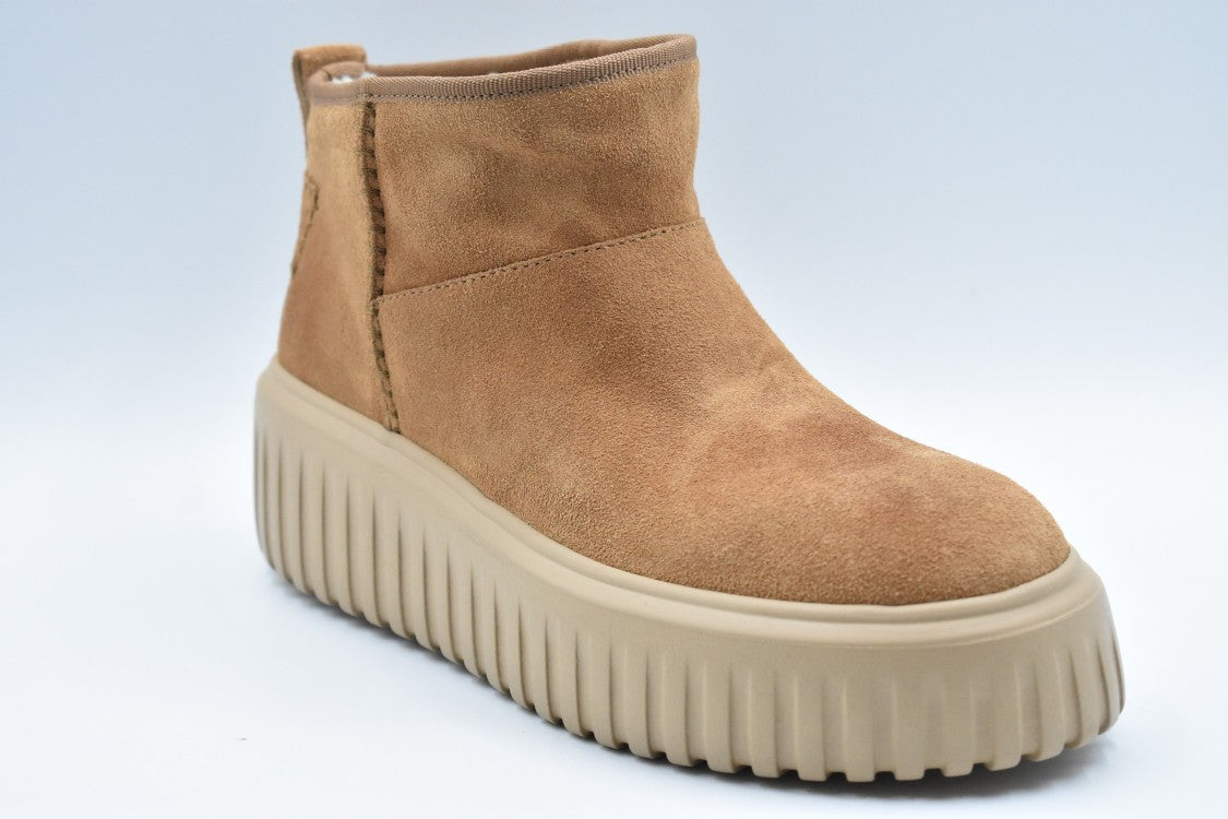 Lace-Up Boots With Rounded Toe