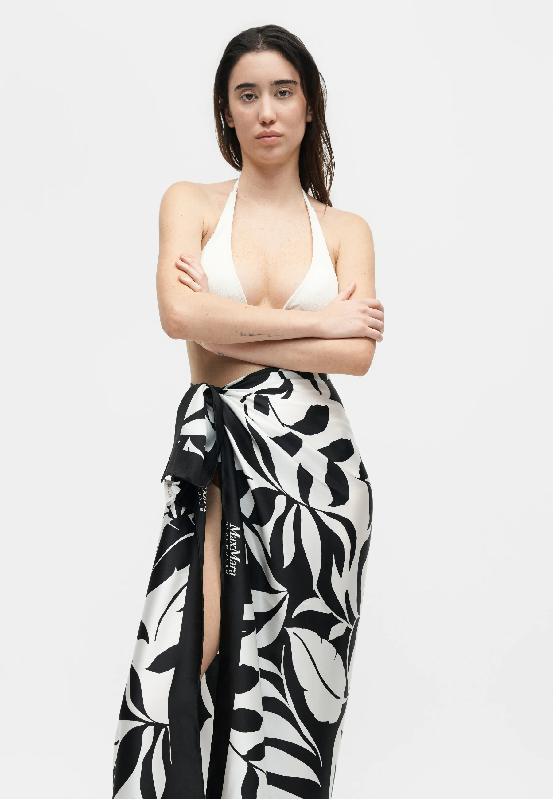 Wrap Scarf with Bold Leaf Pattern