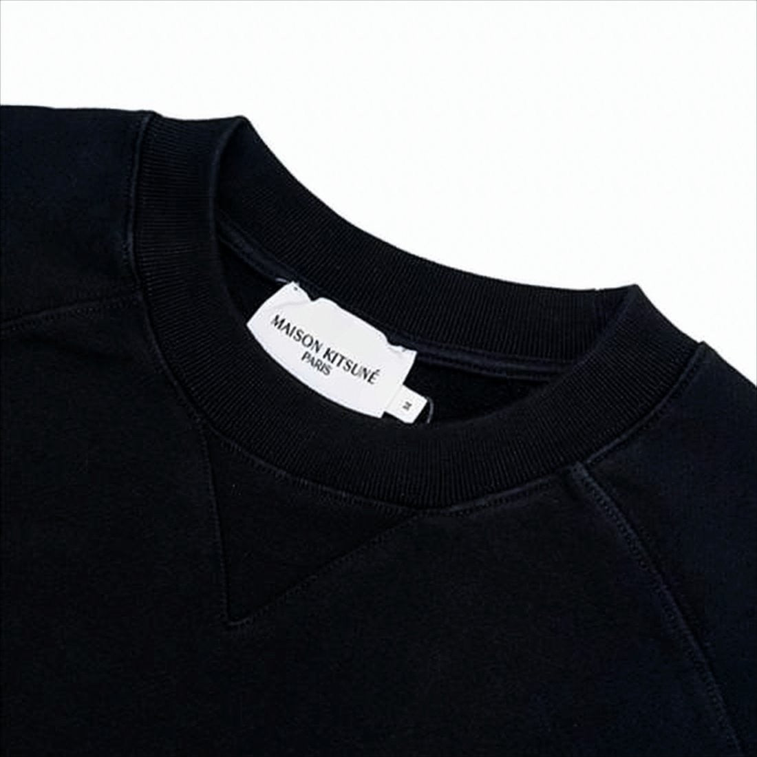 Long-Sleeve Black Crewneck Sweatshirt With Ribbed Cuffs