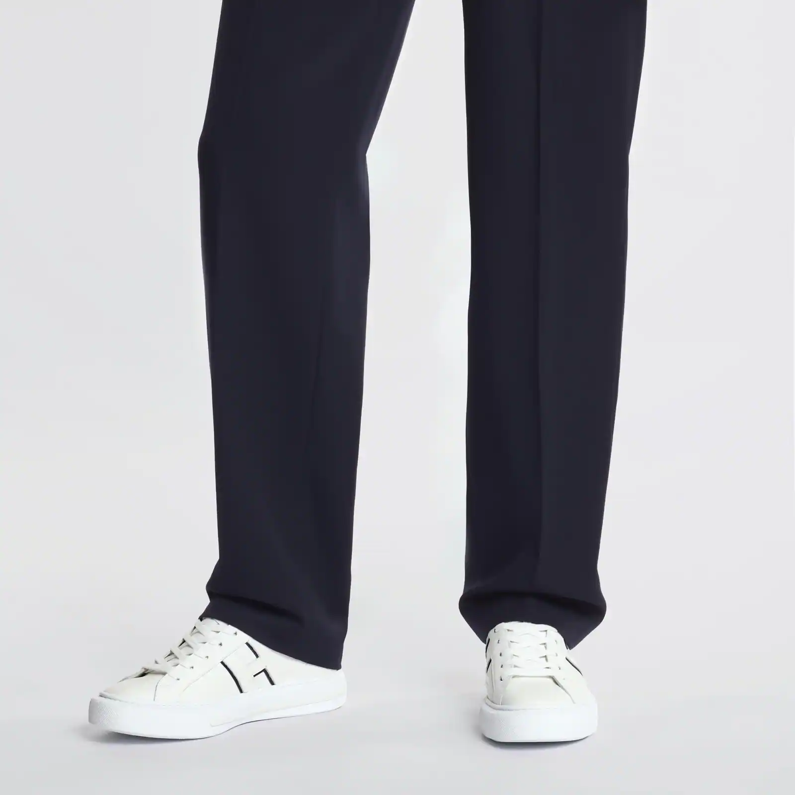 Refined Lace-Up Shoes With Distinctive 'H' Detail