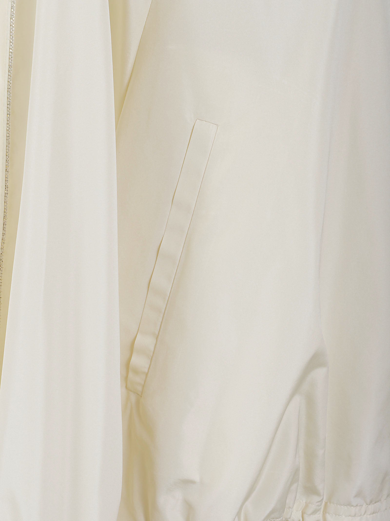 Cropped White Coat with Minimalist Design and Hood