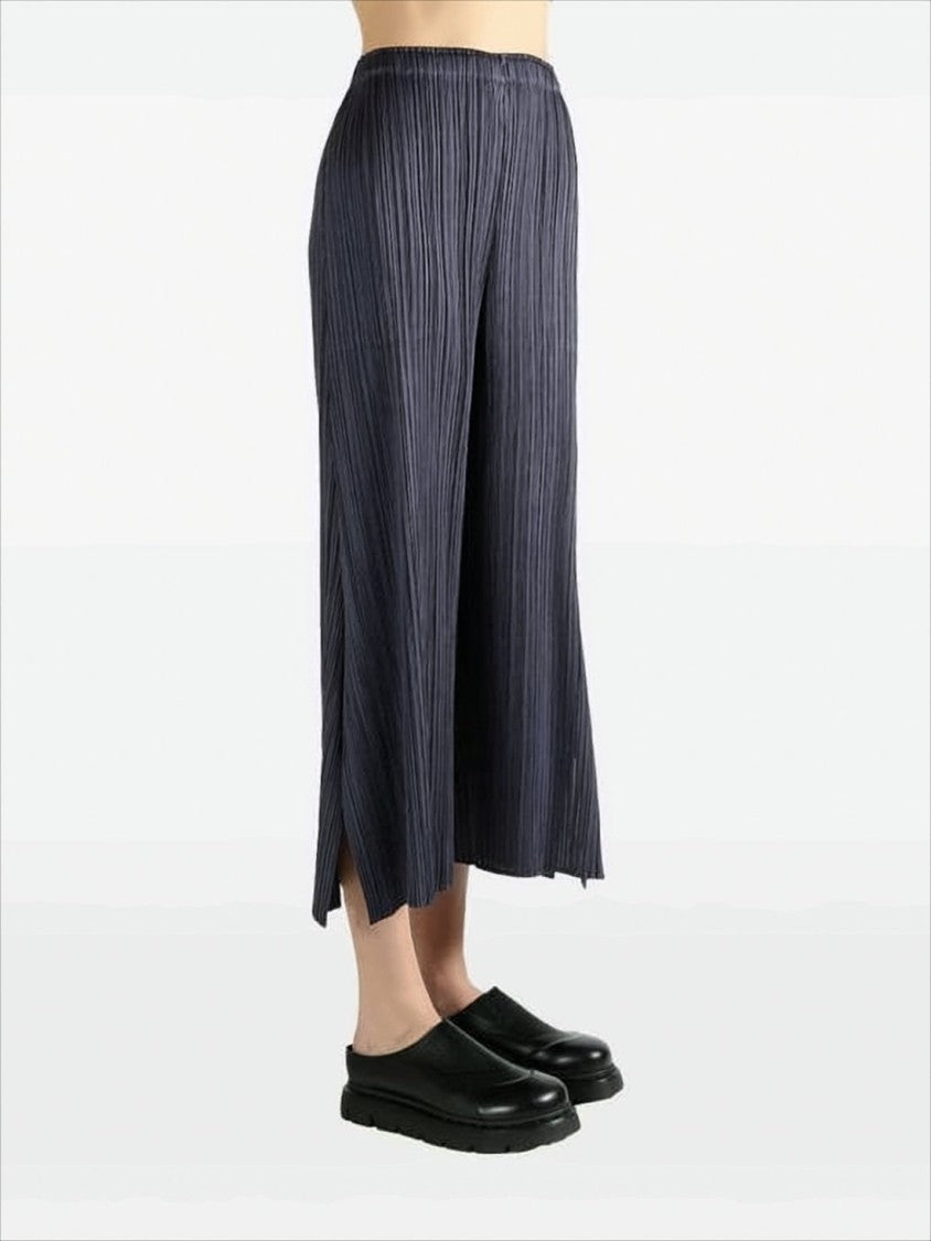 Cropped Relaxed Fit Pants With Pleated Texture