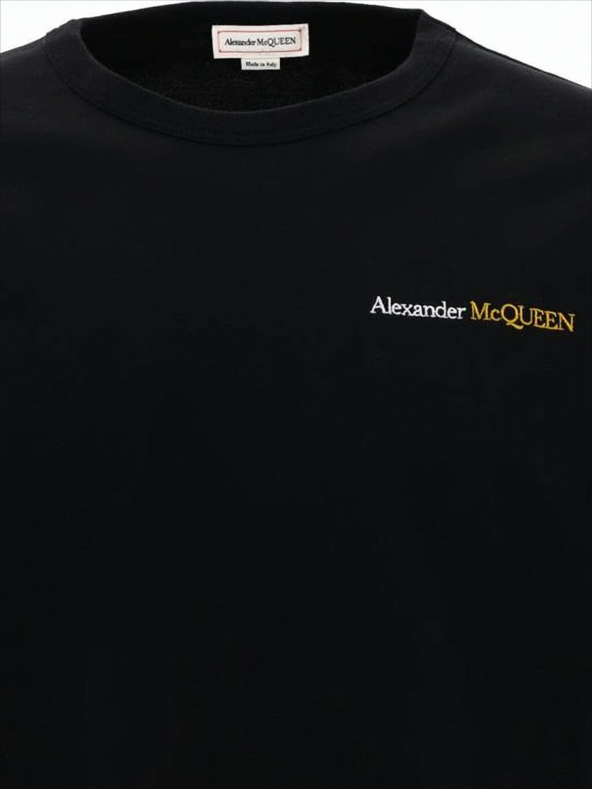 Minimalist Black T-Shirt with Subtle Logo Detail