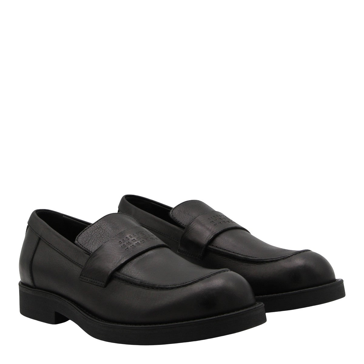Sleek Leather Flat Shoes with Subtle Branding