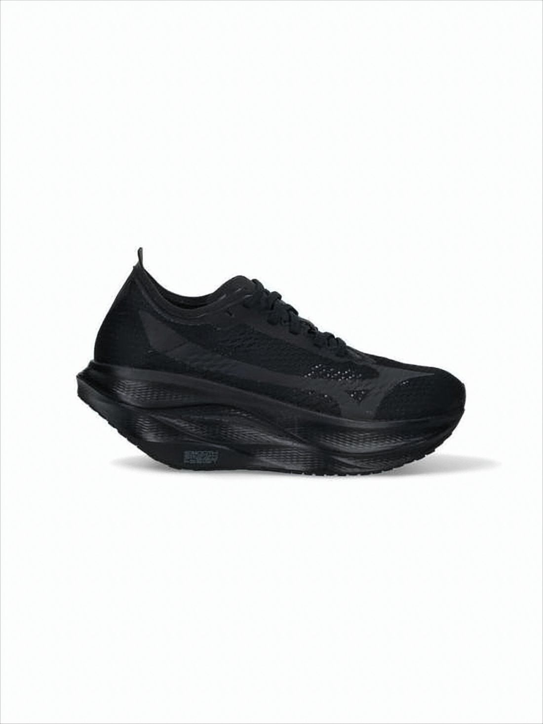 Streamlined All-Black Sneakers With Textured Sole