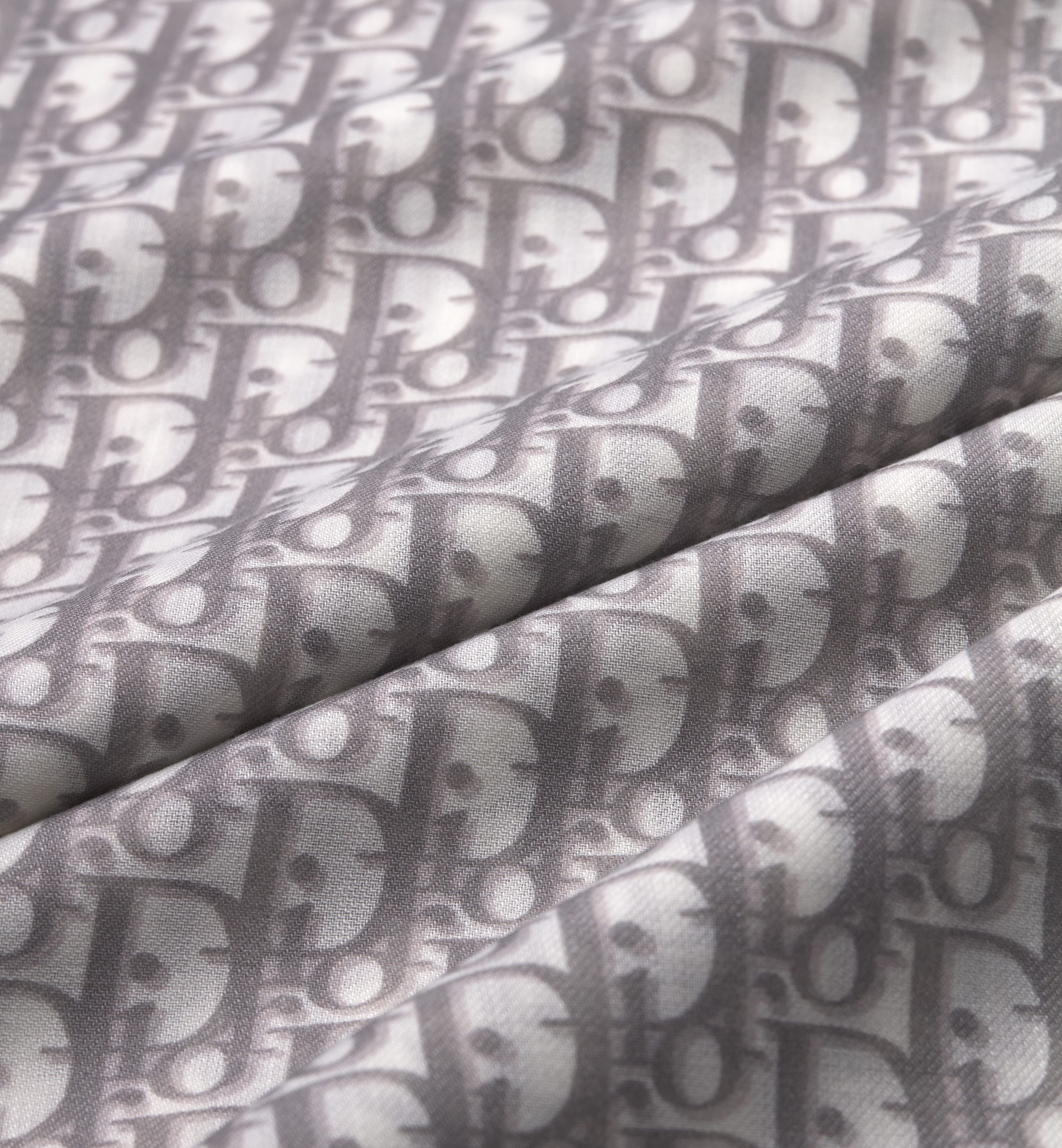 Square Scarf With Interlocking Pattern And Fringe Edges