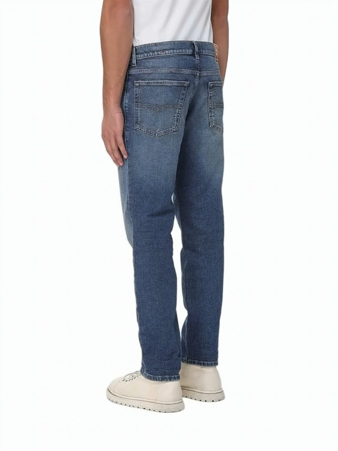 Straight-Leg Denim Pants With Traditional Five-Pocket Design
