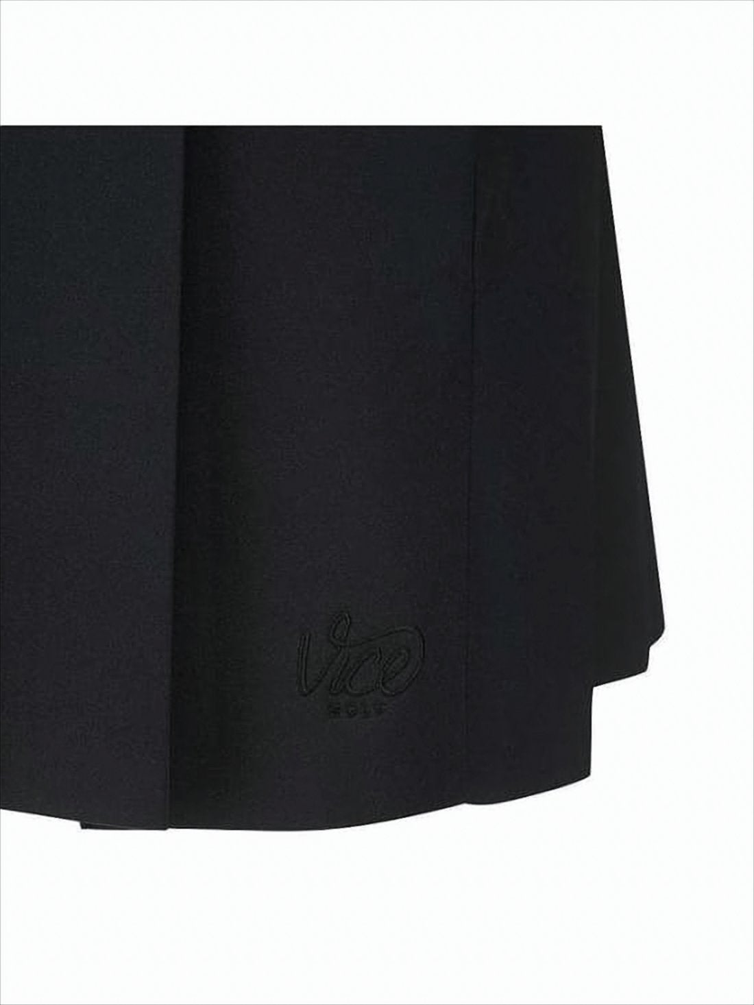 Pleated Black Skirt with Structured Waistband and Discreet Pockets