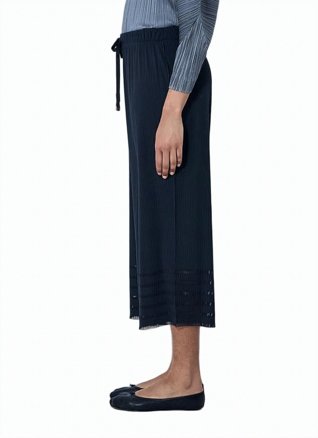Cropped Pleated Pants with Relaxed Fit