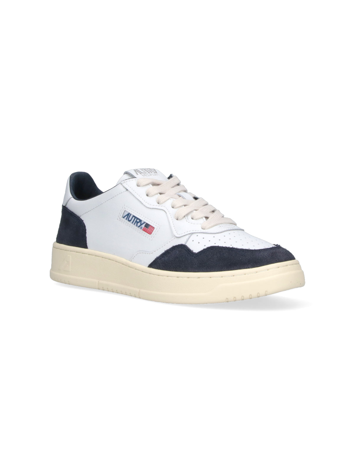 Low-Top White Sneakers With Minimalist Aesthetic