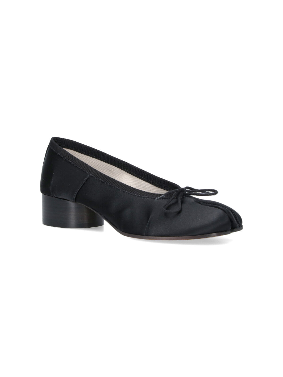 “Tabi” Lace-Up Flats – Black