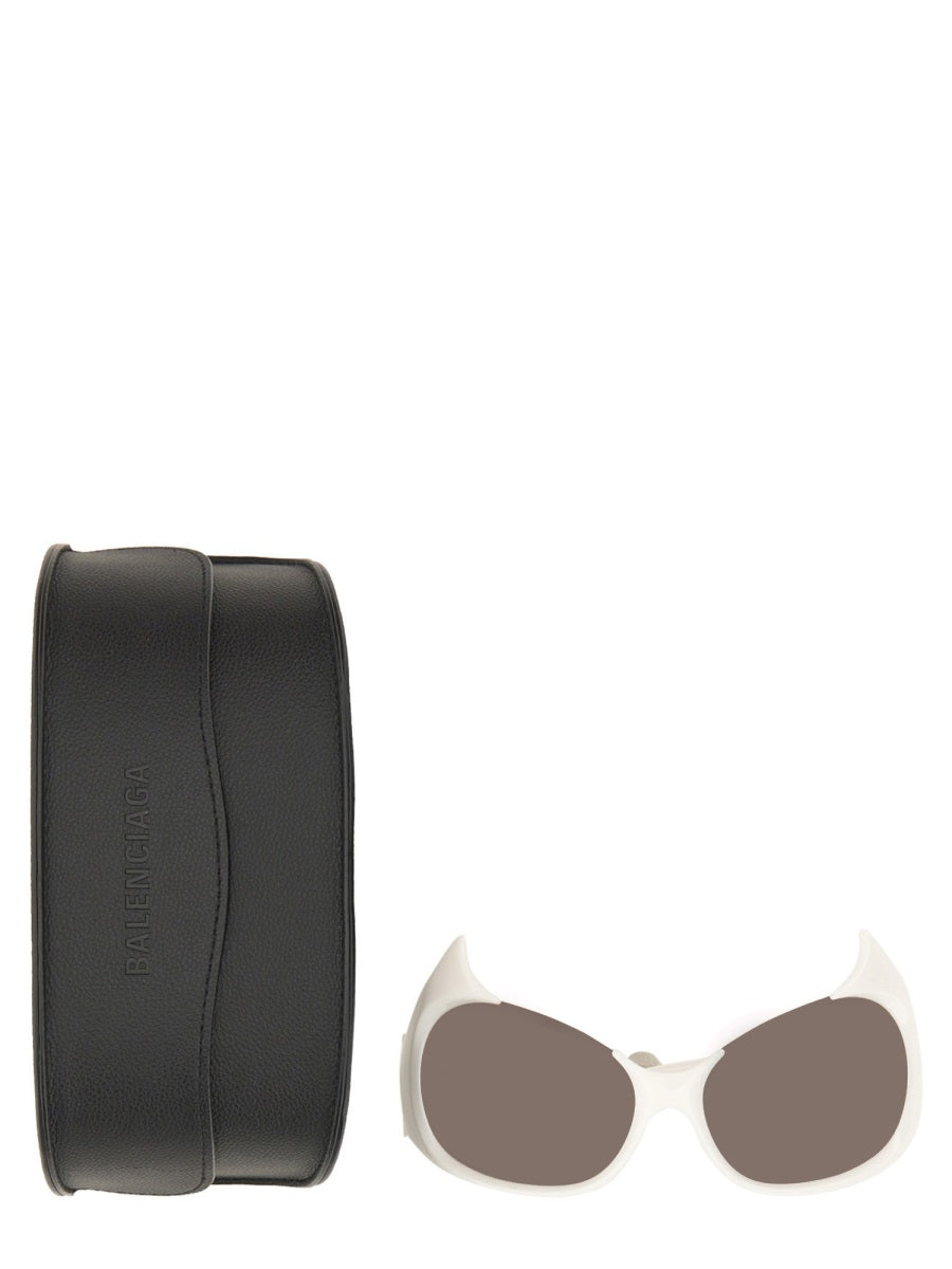 Cat-Eye Sunglasses with Distinct Side Logo