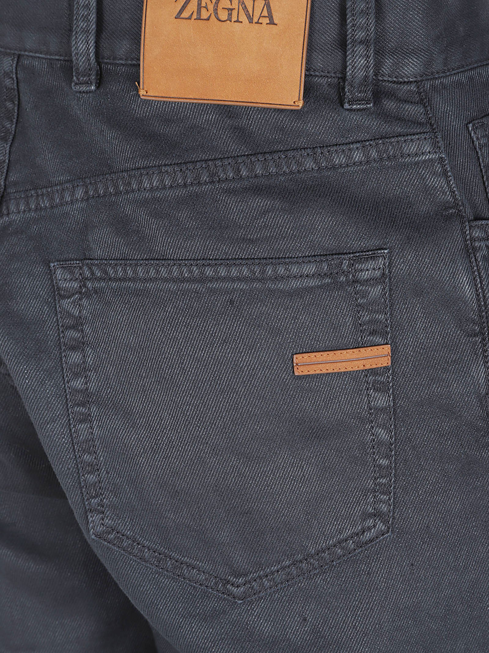 Straight-Leg Jeans with Classic Five-Pocket Design