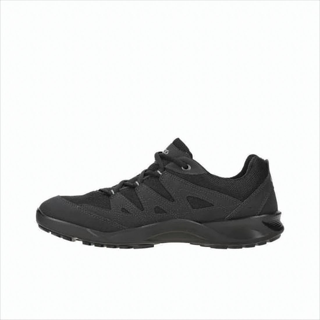 Low-Profile Black Sneakers with Breathable Mesh Upper