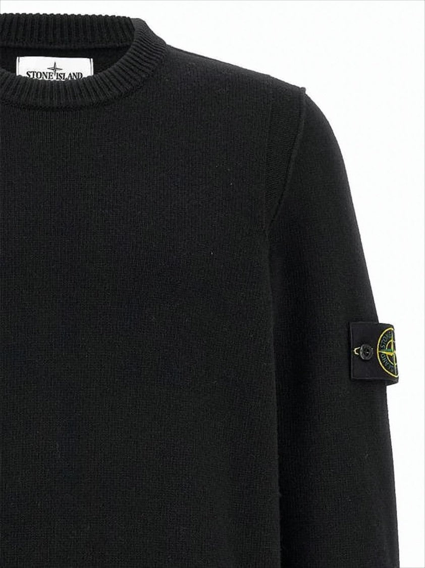 Minimalist Black Crewneck Sweater with Ribbed Accents