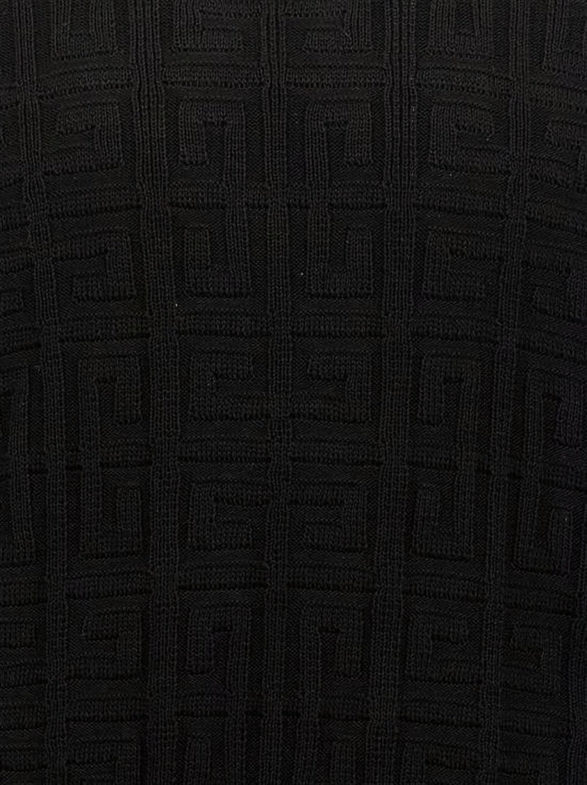Textured Black Knit Sweater with Classic Crew Neckline