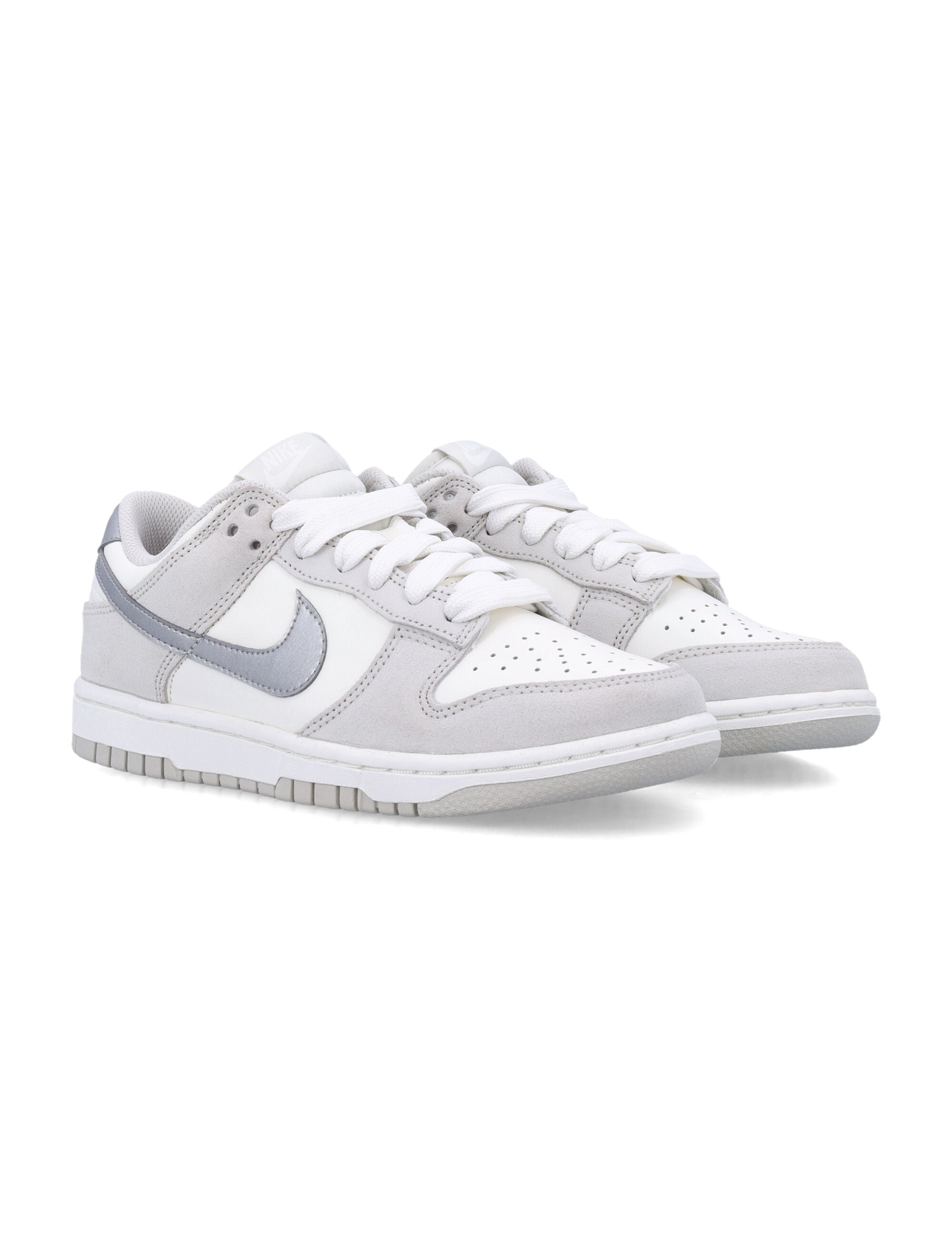 Dunk Low Sneakers