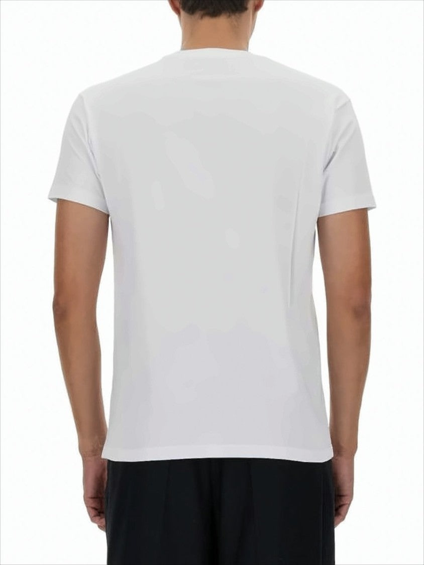 Klasyczny biały T-shirt z krótkim rękawem i haftowanym detalem