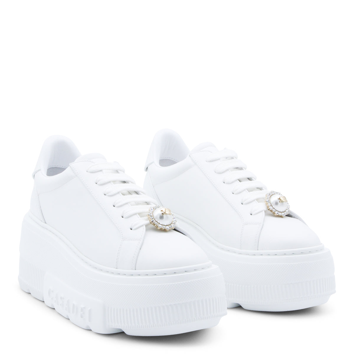 Minimalist White Sneakers With Smooth Upper