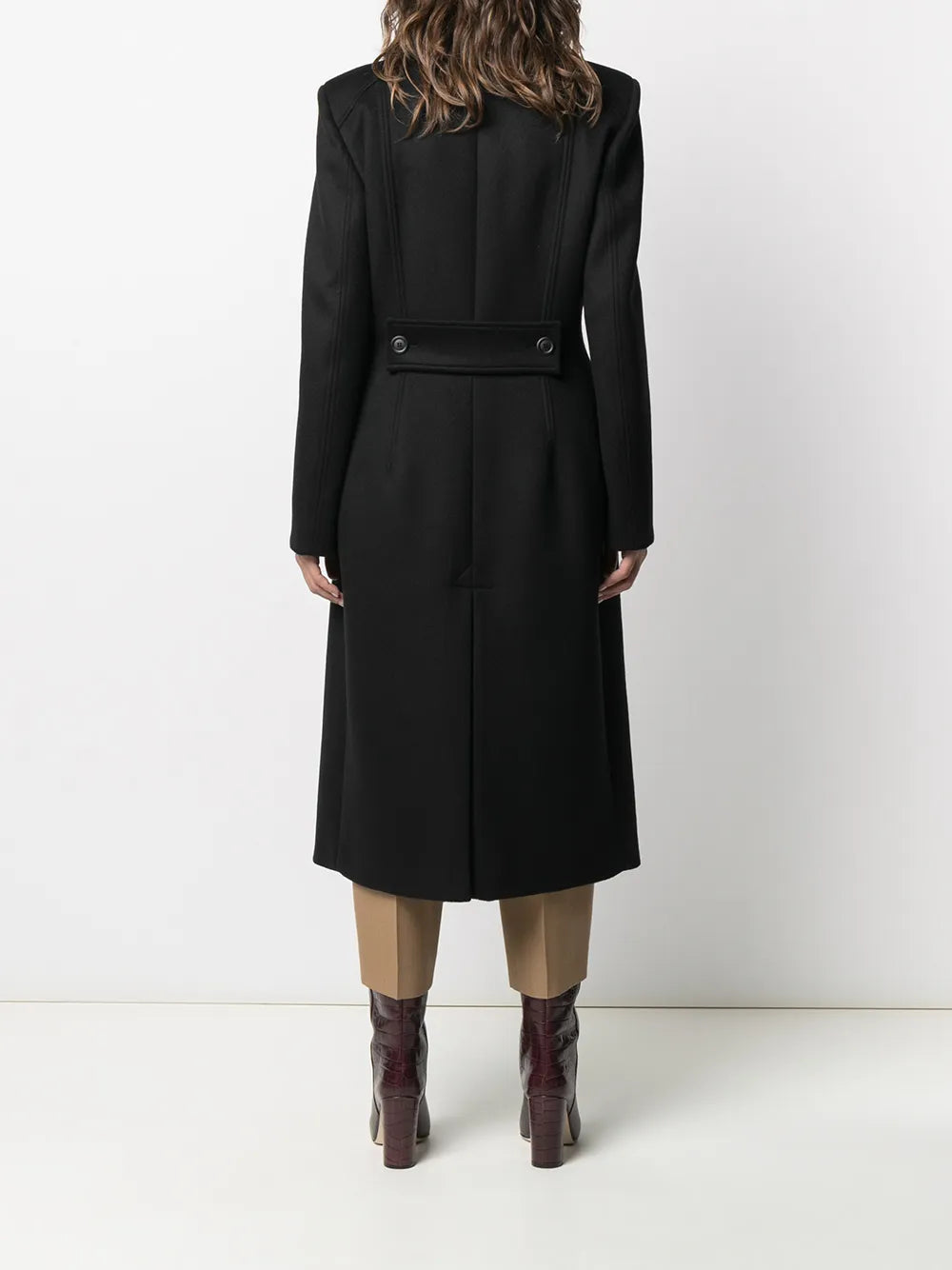Structured Capospalla with Clean Silhouette and Minimal Detailing