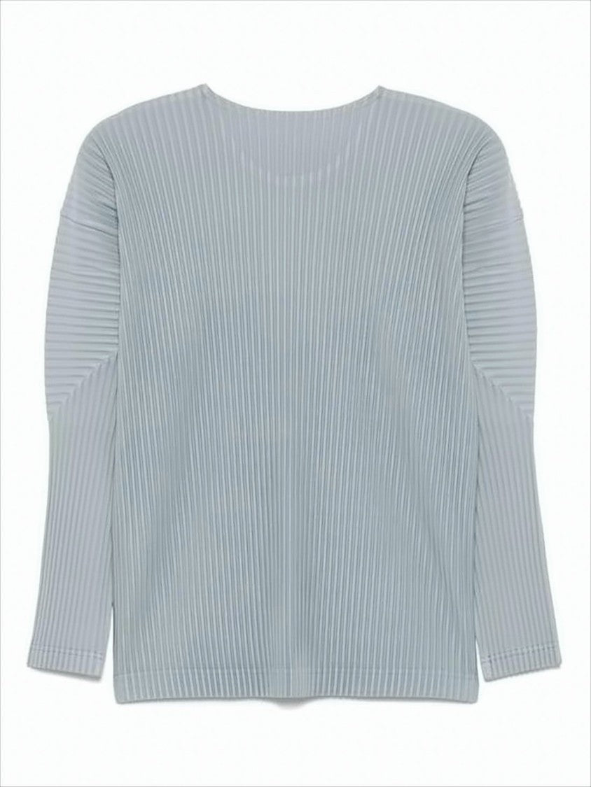 Pleated Long-Sleeved Top with Minimalist Design