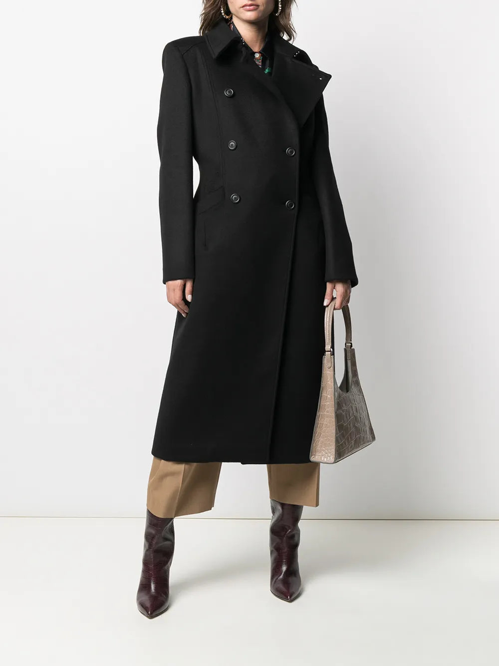 Structured Capospalla with Clean Silhouette and Minimal Detailing