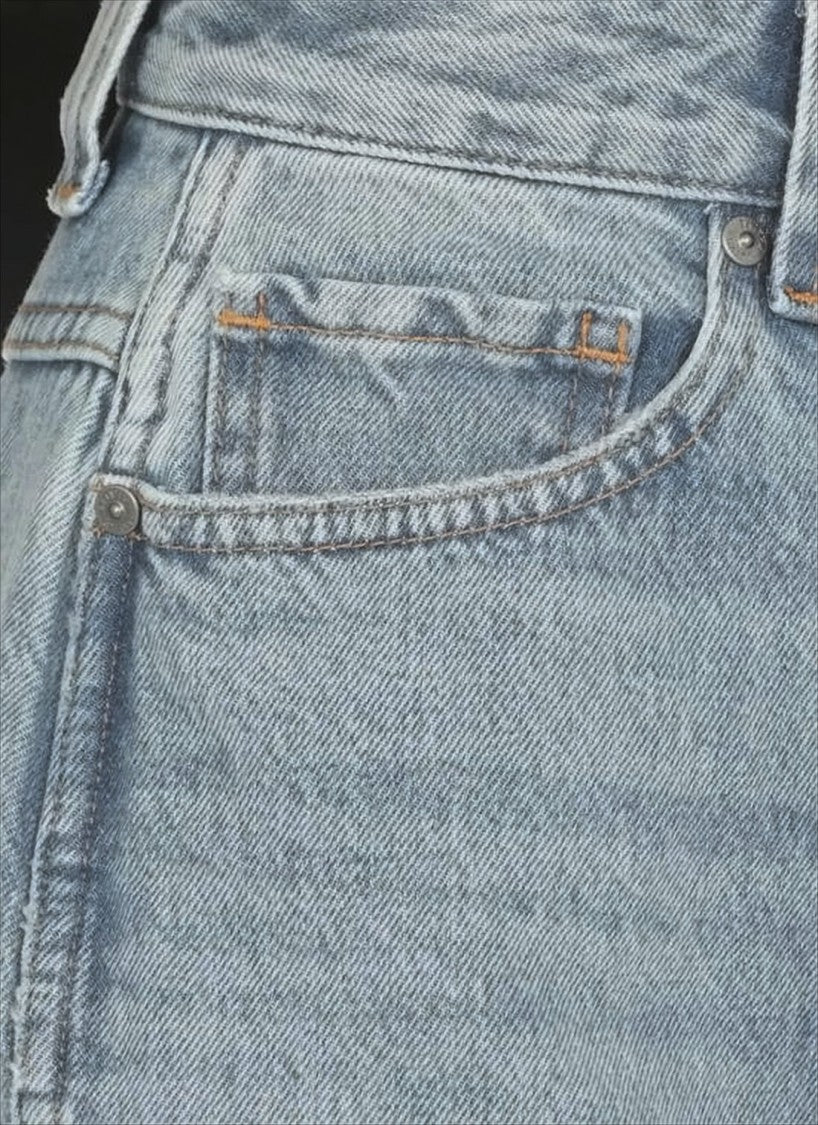High-Waisted Light Blue Denim Pants With Vintage Appeal