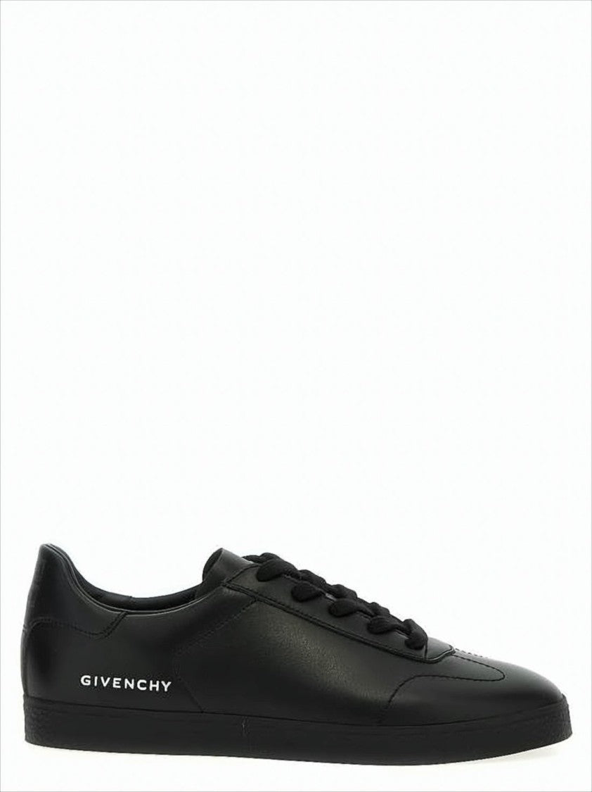 Sleek Minimalist Low-Top Sneakers in Smooth Calf Leather