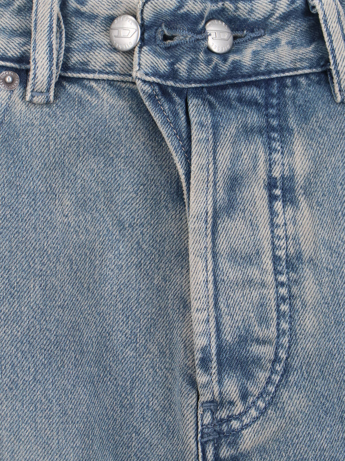 Wide-Leg Jeans With Vintage-Inspired Wash And Classic Five-Pocket Design