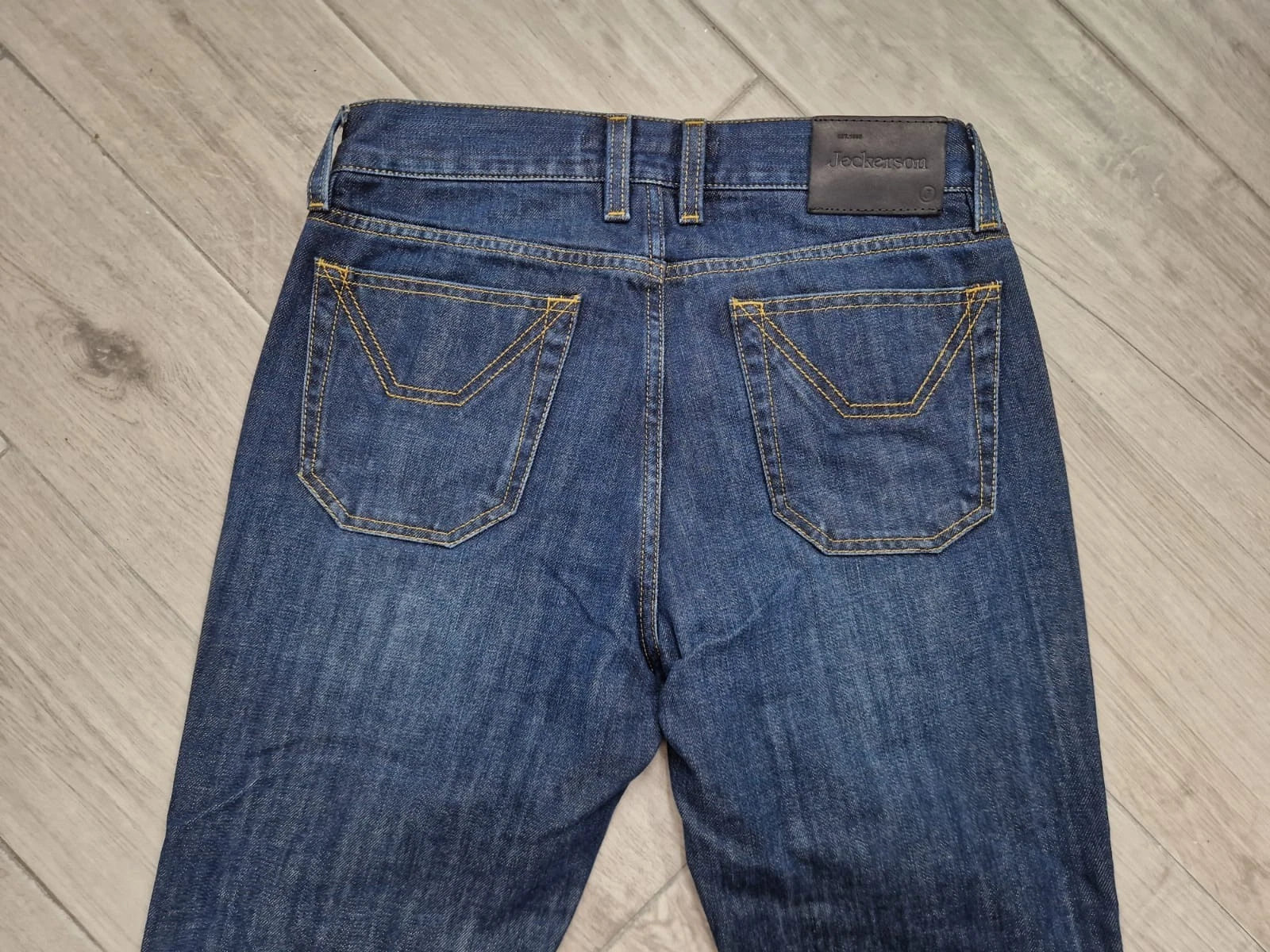 Ciemnoniebieskie męskie jeansy Jeckerson z 5 kieszeniami